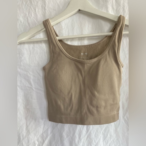 PRO FIT Seamless padded tank top size small - Picture 4 of 13